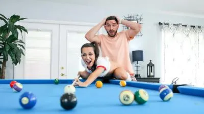 Gioco di biliardo tra fratelli vince la pulizia gratuita video porno