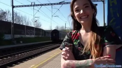 Realtà pov bambina tatuata scopata pubblica allaperto video porno